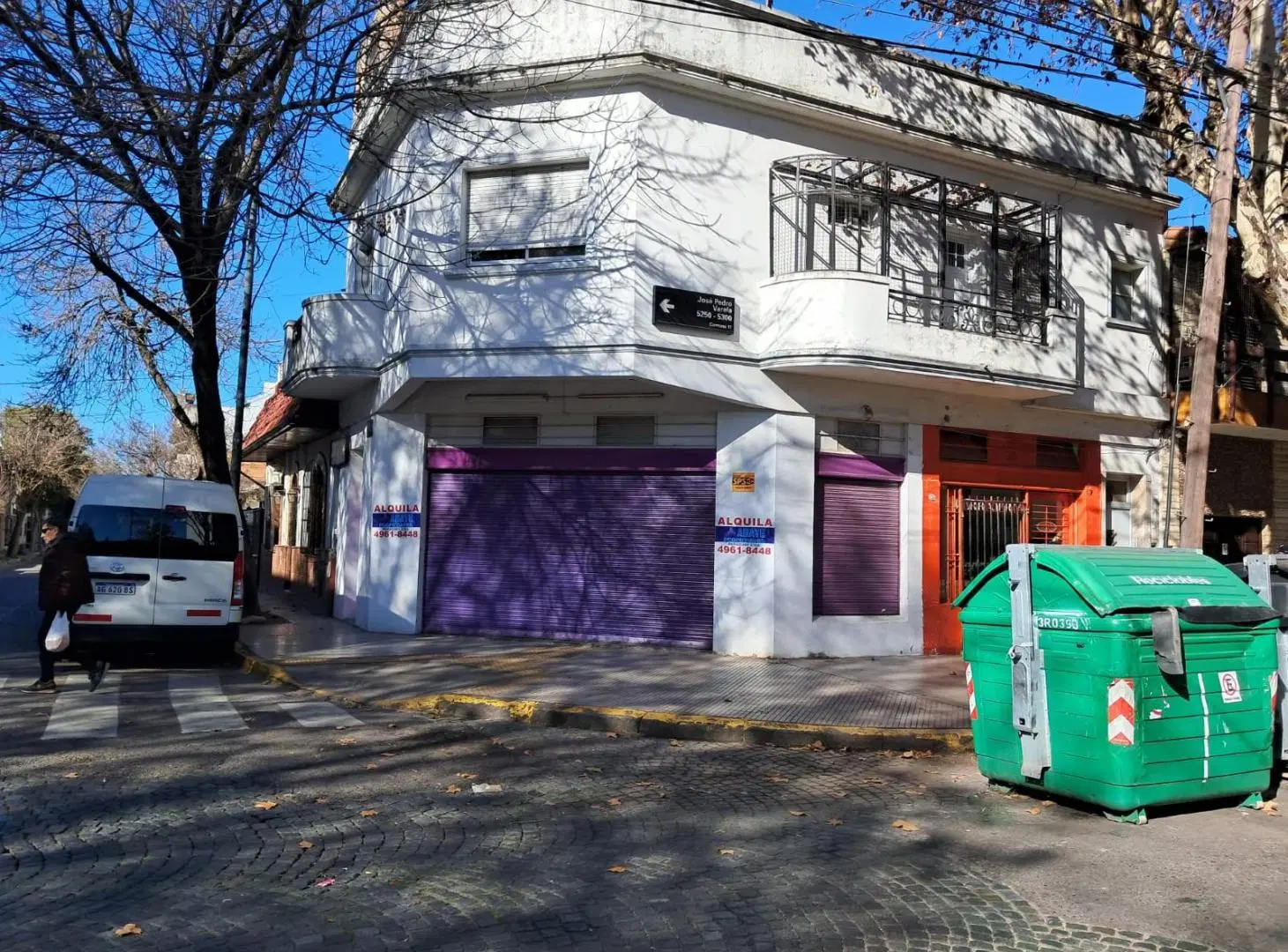 LOCAL ESQUINA EN ALQUIILER EN DEVOTO 4