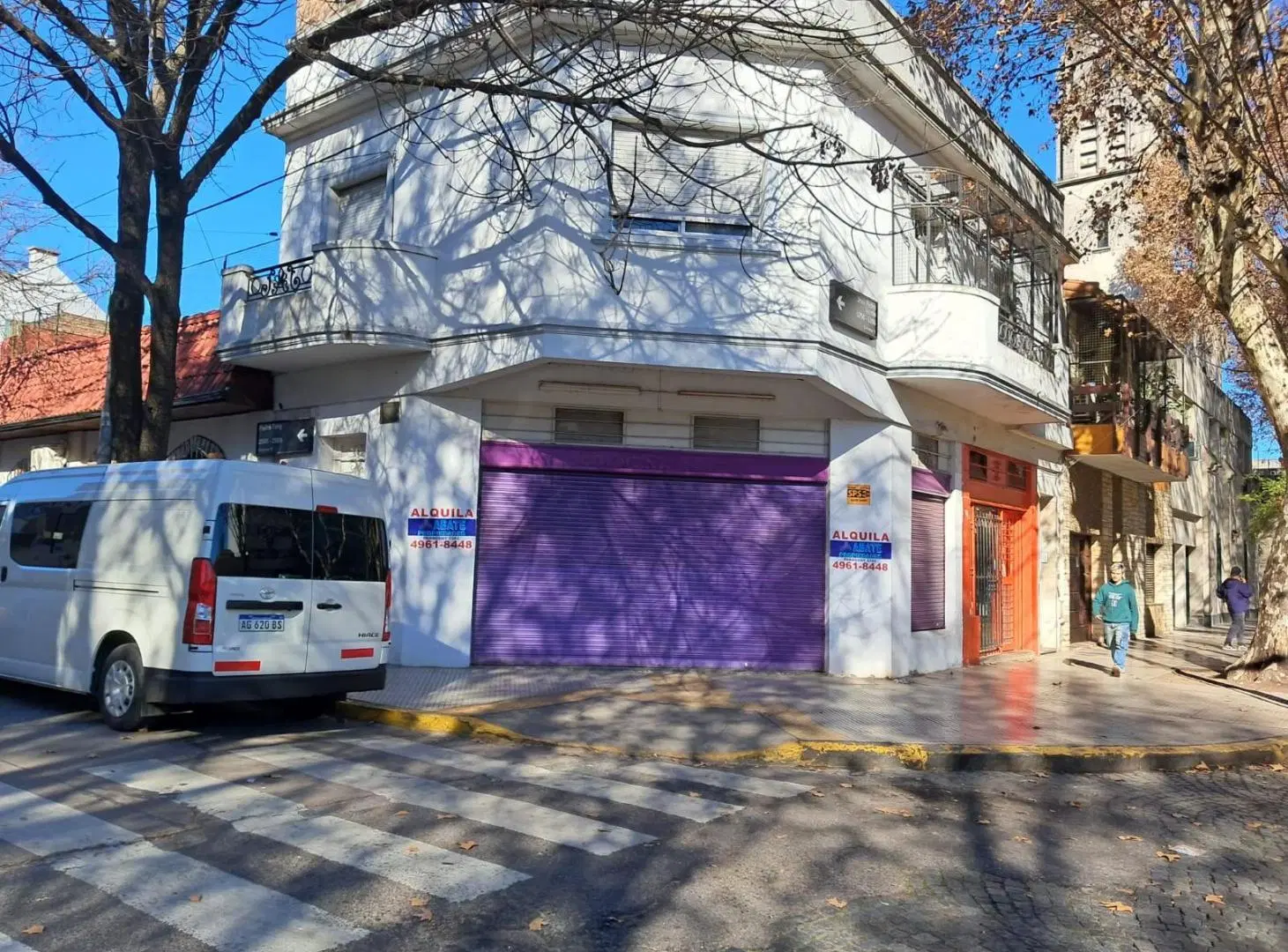 LOCAL ESQUINA EN ALQUIILER EN DEVOTO 2