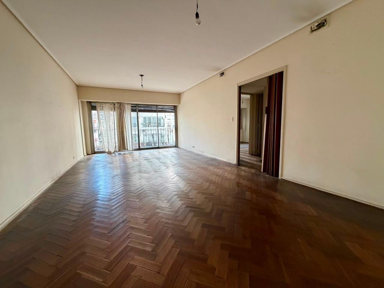 Foto de 4 AMBIENTES EN VENTA AMPLIO Y LUMINOSO CON COCHERA EN RECOLETA, imagen 4