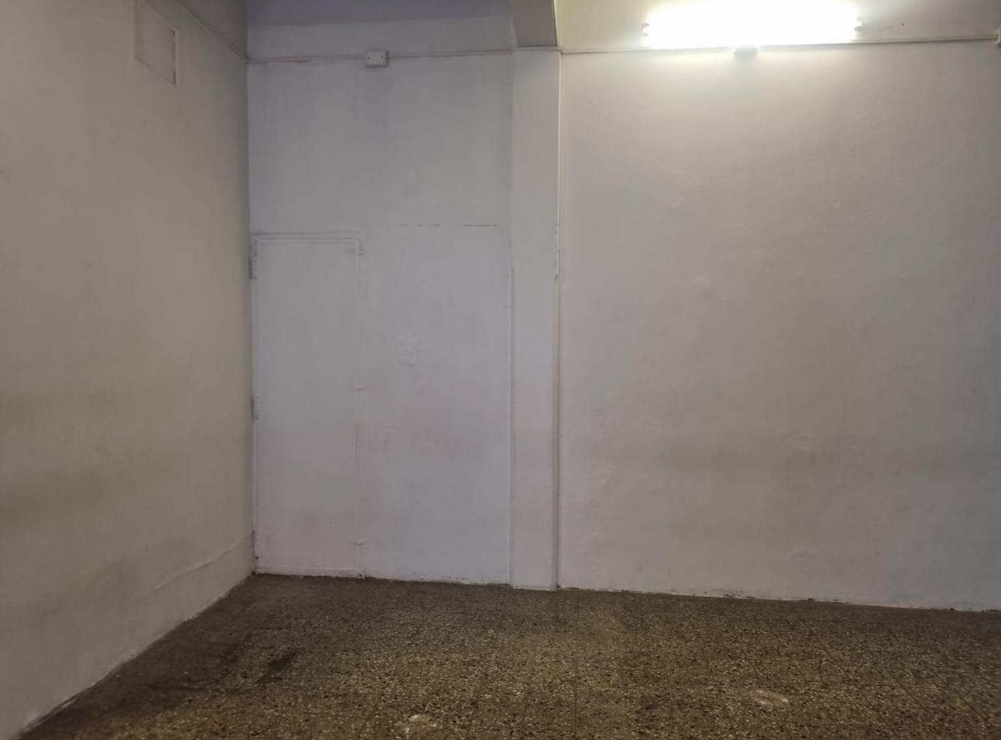 Foto de LOCAL ESQUINA EN ALQUILER EN DEVOTO, imagen 2