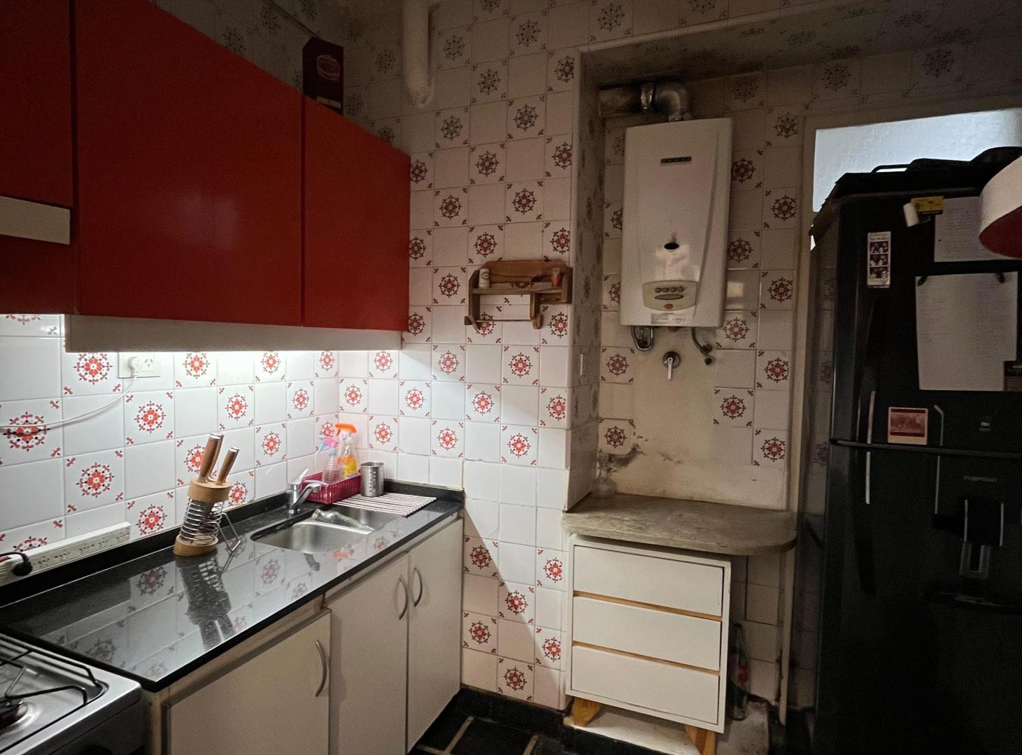 Foto de DEPARTAMENTO 3 AMBIENTES AL CONTRAFRENTE CON PATIO EN BARRIO, imagen 3