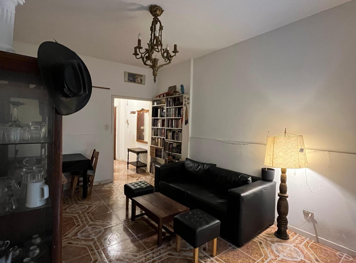 Foto de DEPARTAMENTO 3 AMBIENTES AL CONTRAFRENTE CON PATIO EN BARRIO, imagen 1