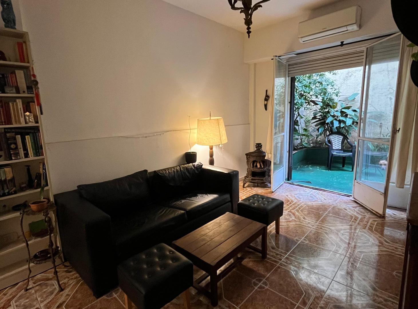 Foto de DEPARTAMENTO 3 AMBIENTES AL CONTRAFRENTE CON PATIO EN BARRIO, imagen 2