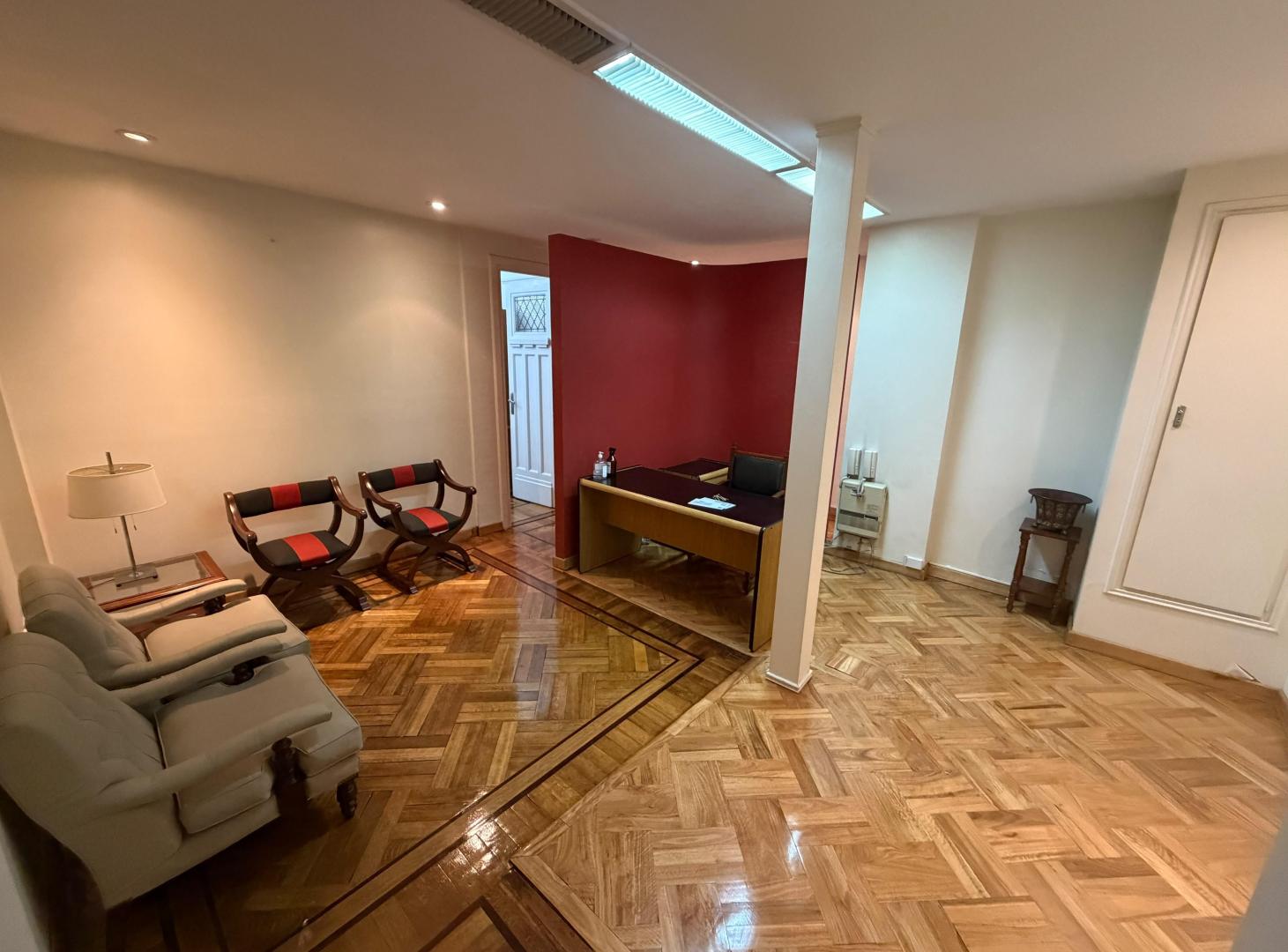 Foto de OFICINA TIPO ESTUDIO JURÍDICO DE ÉPOCA EN INMEJORABLE ESTADO, imagen 1