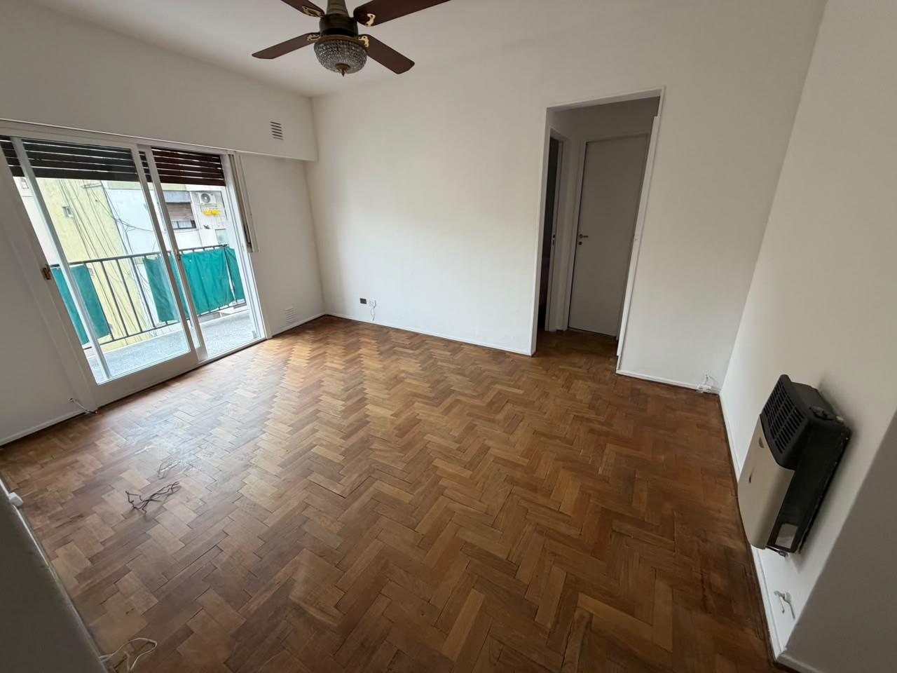 Foto de VENTA 2 AMBIENTES AL FRENTE CON BALCON EN BARRIO NORTE, imagen 3