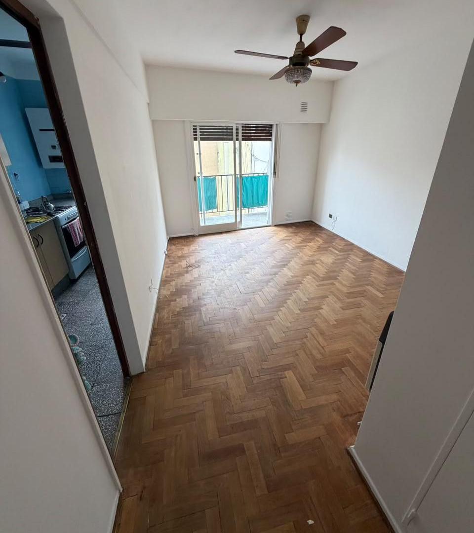 Foto de VENTA 2 AMBIENTES AL FRENTE CON BALCON EN BARRIO NORTE, imagen 2
