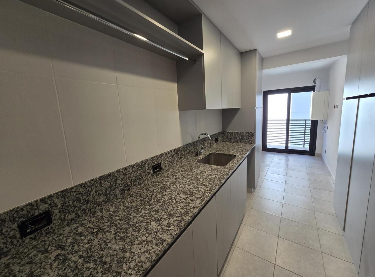 Foto de VENTA PISO CINCO AMBIENTES - TODOS EN SUITE- CABALLITO- PISO 8, imagen 5