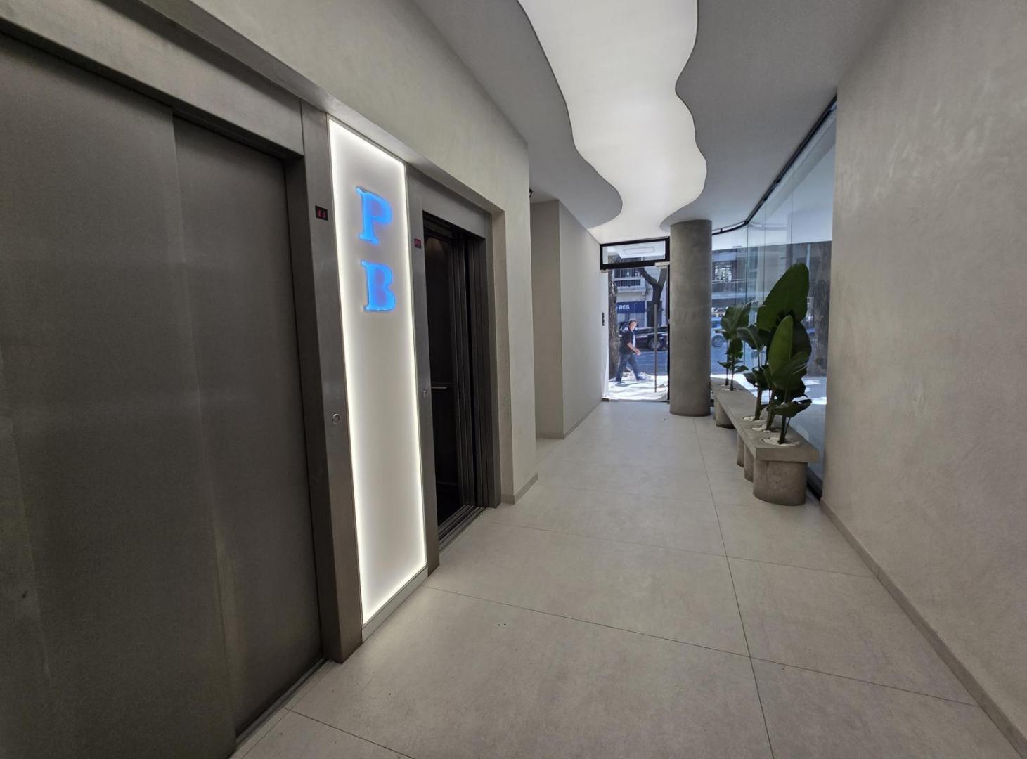Foto de VENTA PISO CINCO AMBIENTES MAS DEPENDENCIA CON COCHERA- CABALLITO- PISO, imagen 3
