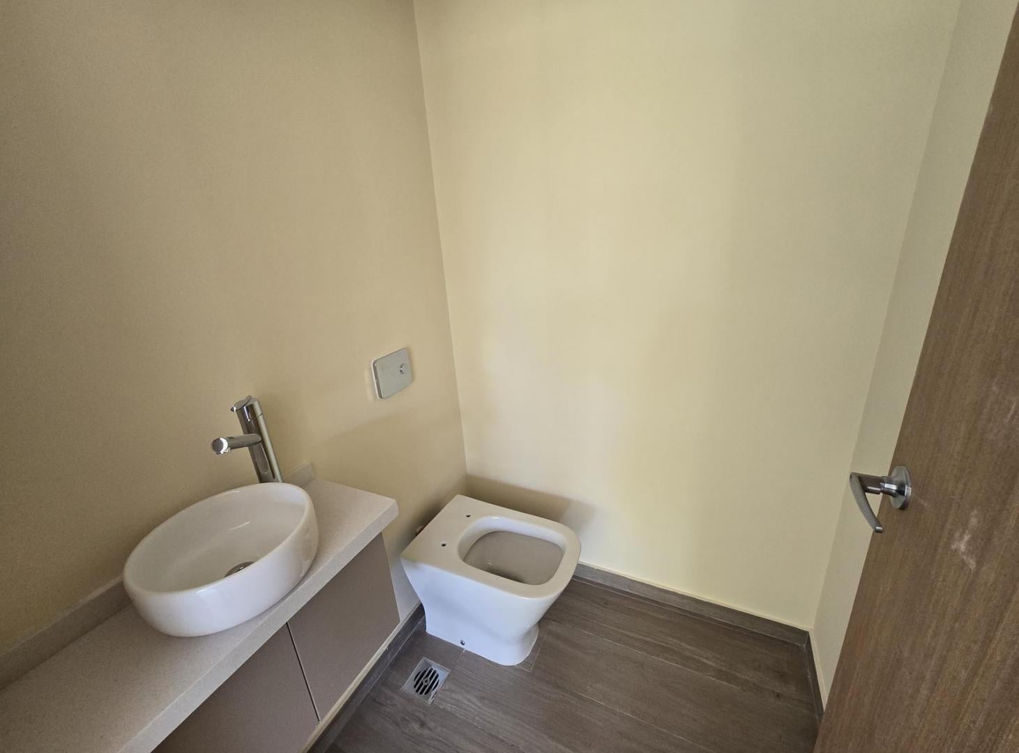 Foto de VENTA PISO CINCO AMBIENTES MAS DEPENDENCIA CON COCHERA- CABALLITO- PISO, imagen 5