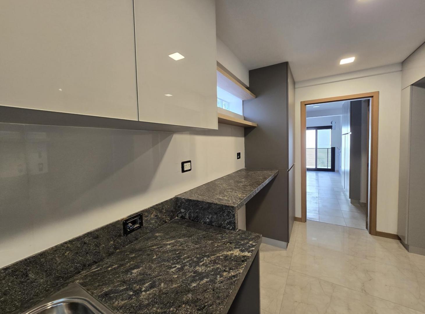 Foto de VENTA PISO CINCO AMBIENTES MAS DEPENDENCIA CON COCHERA- CABALLITO- PISO, imagen 4