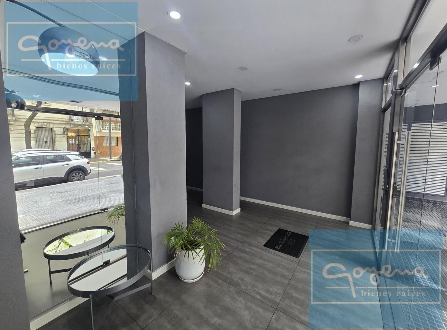 Foto de VENTA - PISO CON DOS COCHERAS- BALCON FRENTE-APTO CREDITO, imagen 2