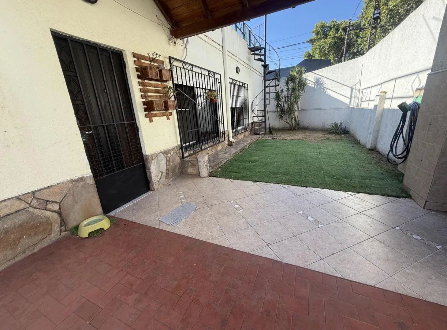 Casa de 3 Dormitorios con Cochera y Patio 5