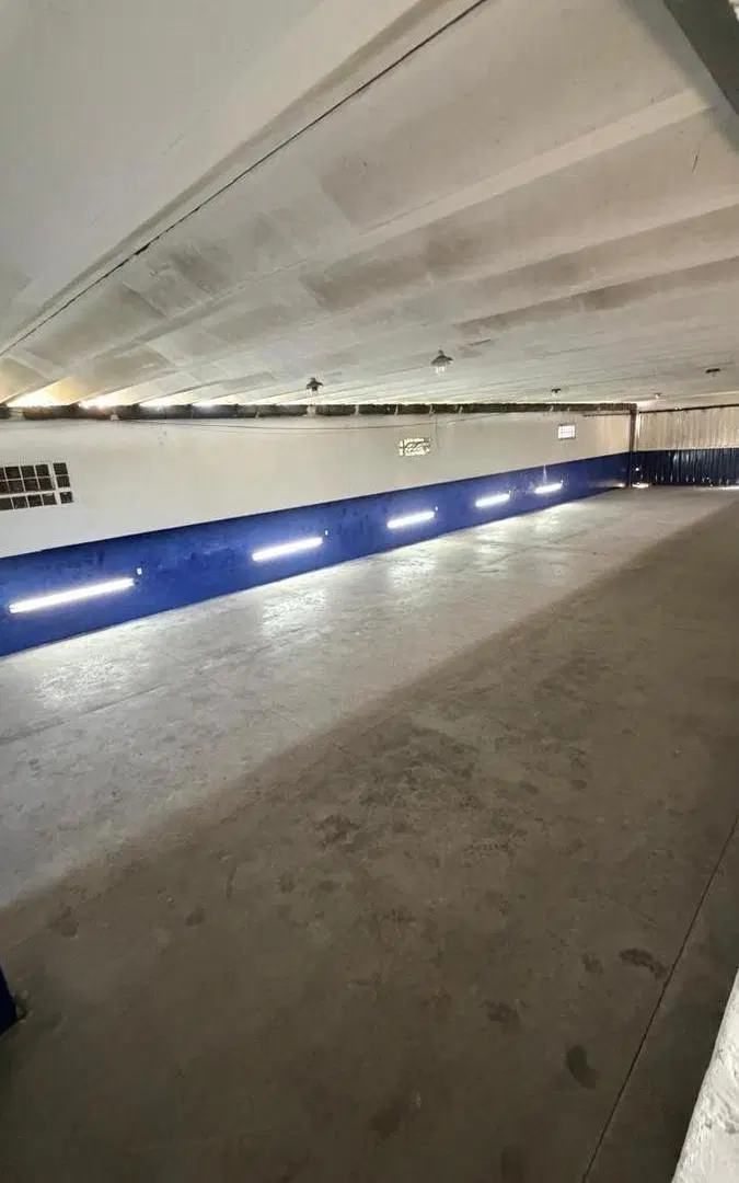 Galpón con local comercial / oficina con ingreso independiente 1