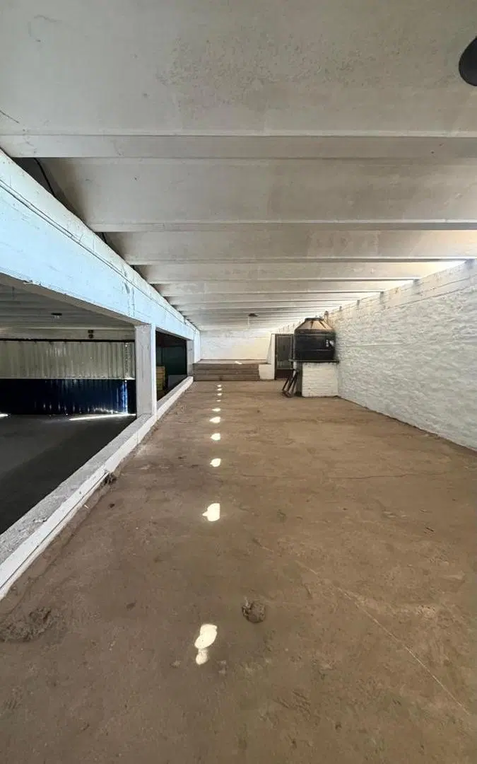 Galpón con local comercial / oficina con ingreso independiente 3