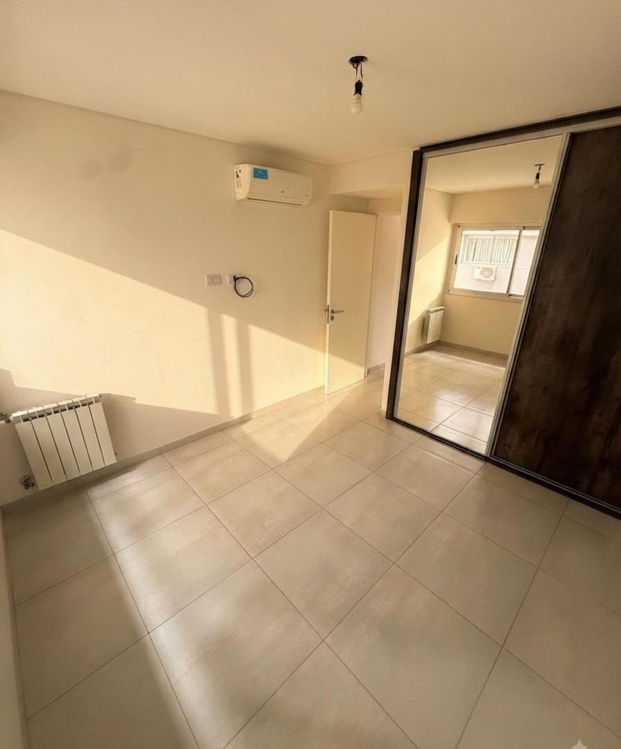 Foto de Deparamento de 1 Dormitorio. Amplio balcon con parrilla. Radiadores y, imagen 2