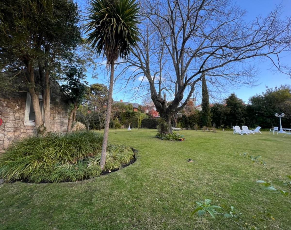 Importante Residencia en El Corazon del Barrio Los Troncos. Unica en Su Estilo 4