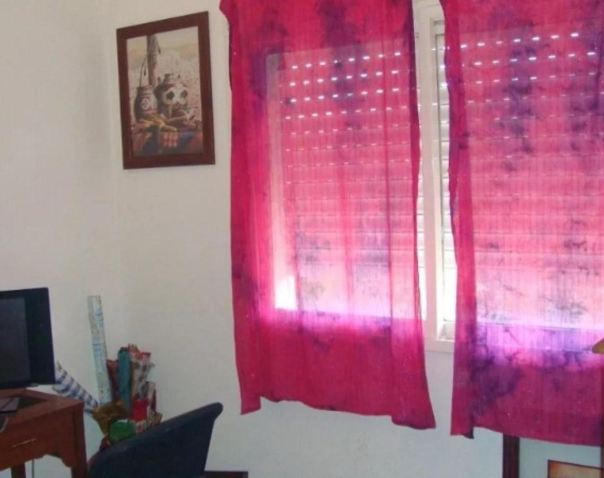 Casa de 4 Ambientes con Parque y Garaje. 5