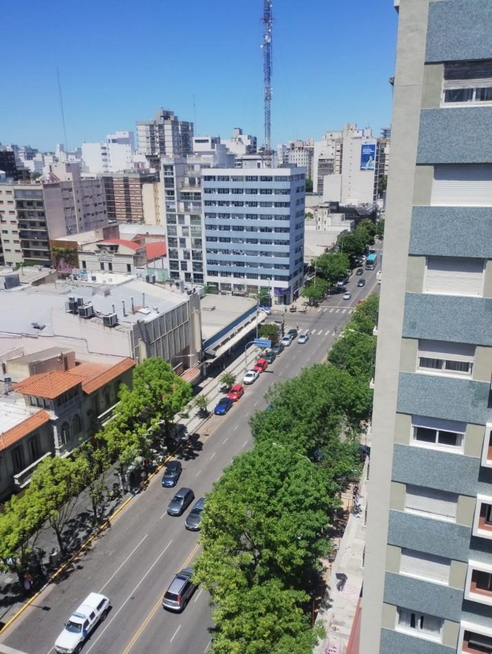 Impecable Piso de 240 m con Vista Panoramica. Independencia y San Martin. Permuta 4