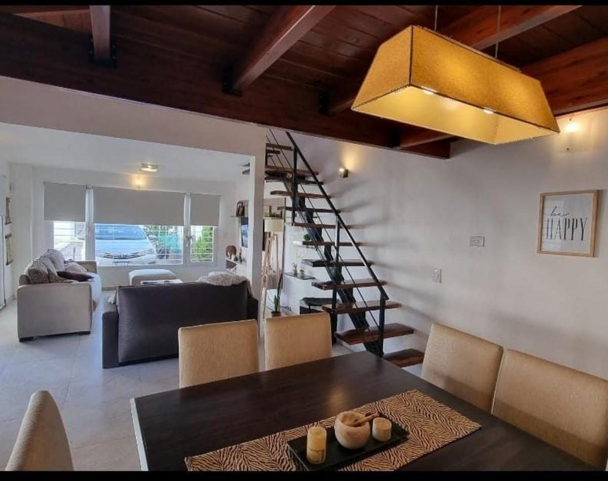 CASA 4 AMBIENTES CON PILETA EN CAISAMAR