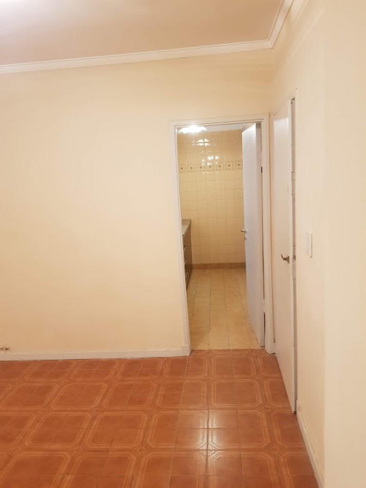 Foto de 2 AMBIENTES CON VISTA LATERAL APTO CREDITO - LA PERLA, imagen 2
