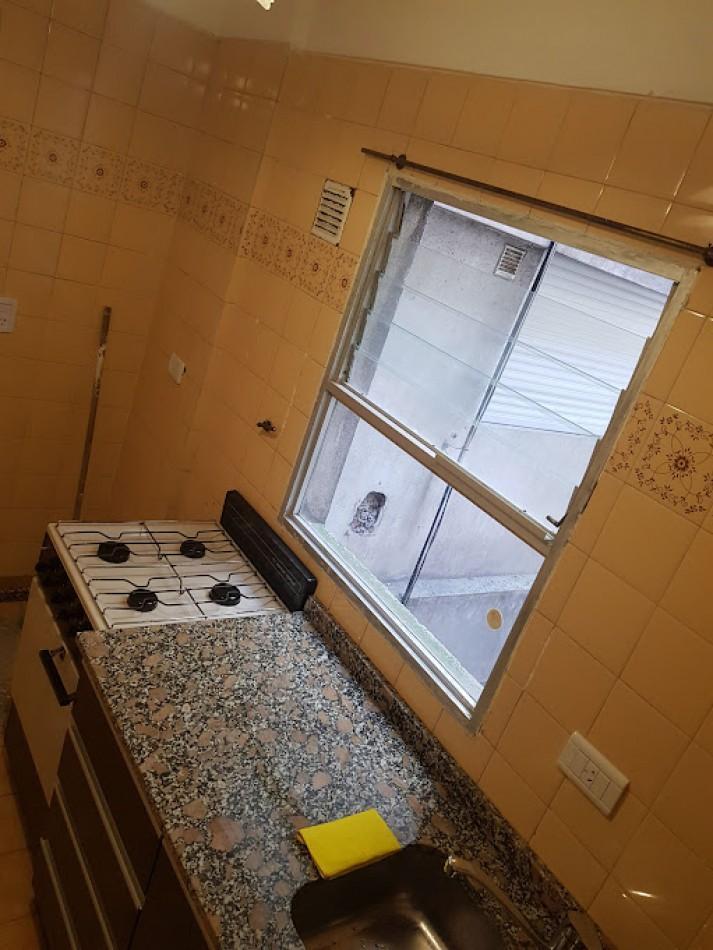 Foto de 2 AMBIENTES CON VISTA LATERAL APTO CREDITO - LA PERLA, imagen 4