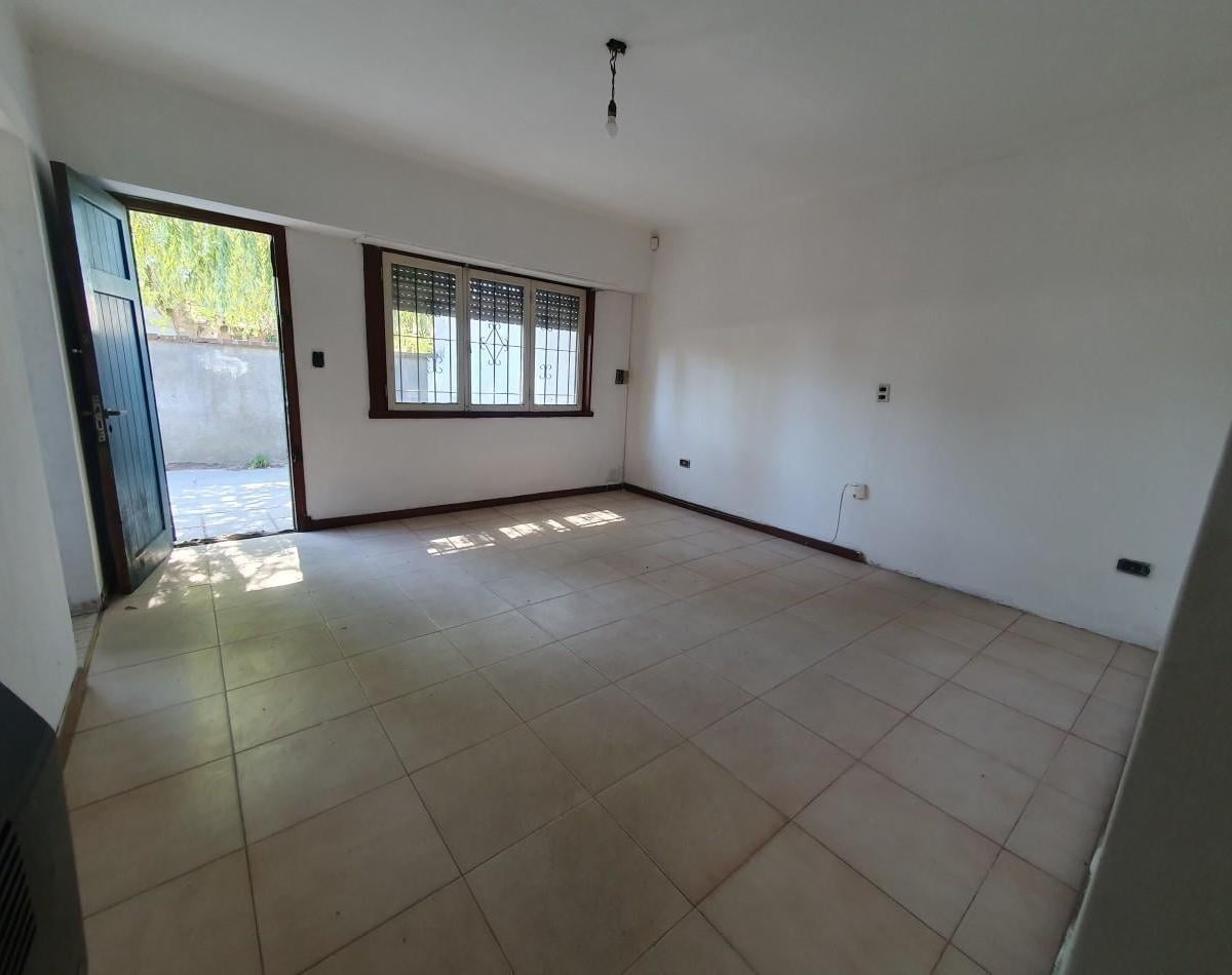 Foto de CASA 3 AMBIENTES MAS DEPARTAMENTO EN ESQUINA, imagen 2