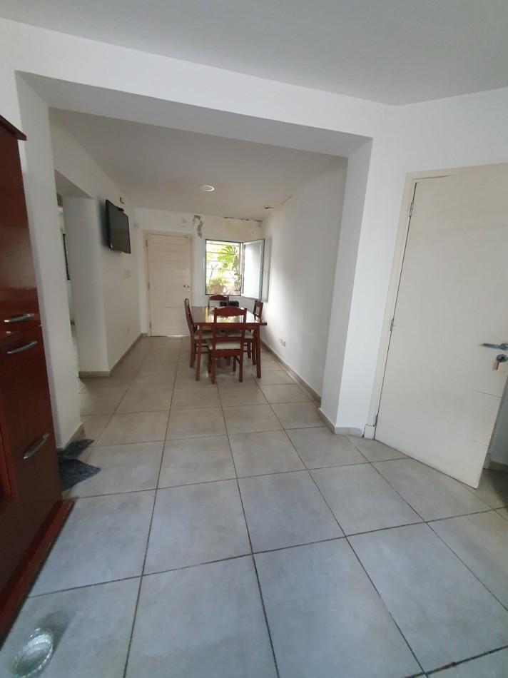 Foto de Casa al frente con garaje mas departamento de 1 ambiente, imagen 2