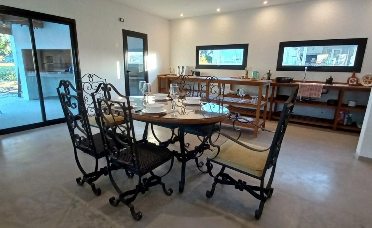 Foto de VENTA - CASA 3 AMBIENTES CON DEPENDENCIA EN BARRIO CERRADO SAN BENITO, imagen 1