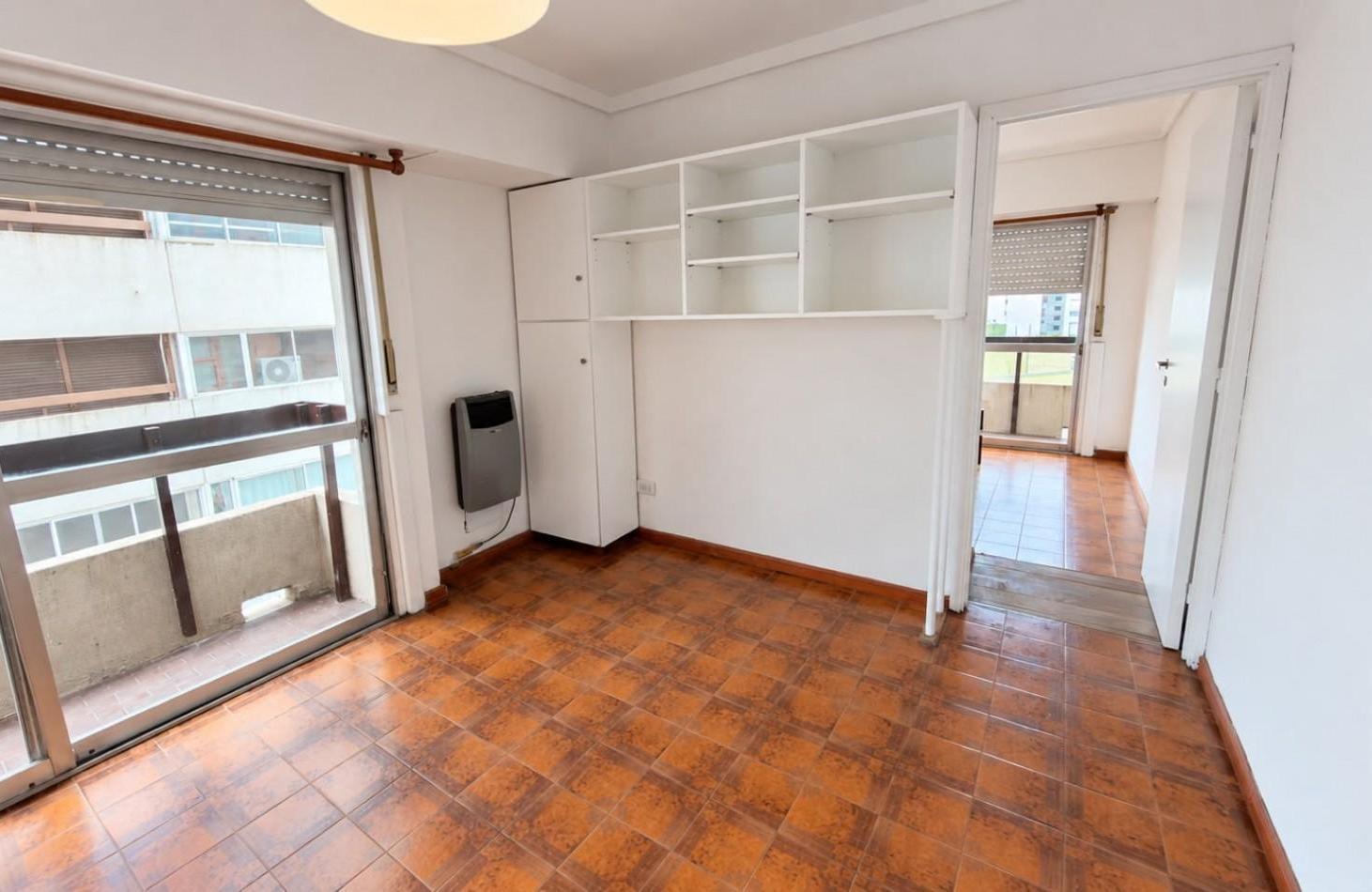 Foto de DEPARTAMENTO DE 2 AMBIENTES CON DOS BALCONES Y VISTA PARCIAL AL MAR, imagen 5