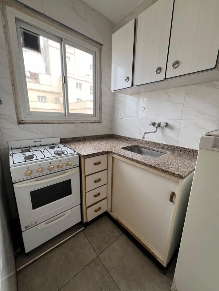 Foto de VENTA DEPARTAMENTO DE 1 AMBIENTE Y MEDIO CON BALCON A LA CALLE, imagen 4