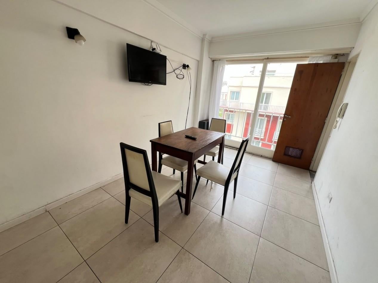 Foto de VENTA DEPARTAMENTO DE 1 AMBIENTE Y MEDIO CON BALCON A LA CALLE, imagen 1