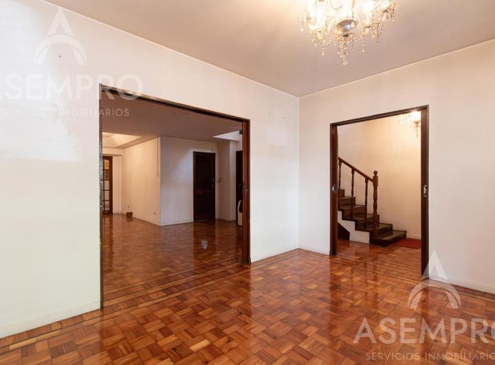 PH tipo casa con entrada independiente. 6 ambientes con 2 suites, escritorio/play, dependencia 2