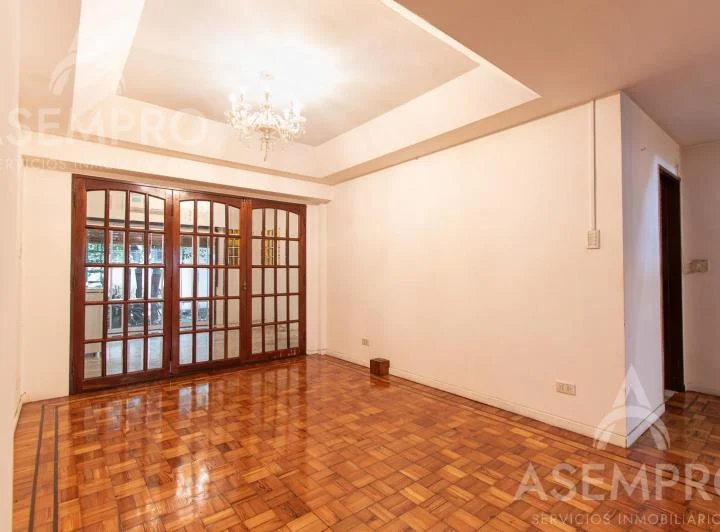 PH tipo casa con entrada independiente. 6 ambientes con 2 suites, escritorio/play, dependencia 5