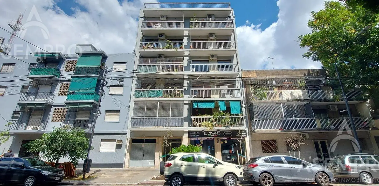 Departamento tres ambientes con balcón y cochera en venta en Villa Urquiza 2