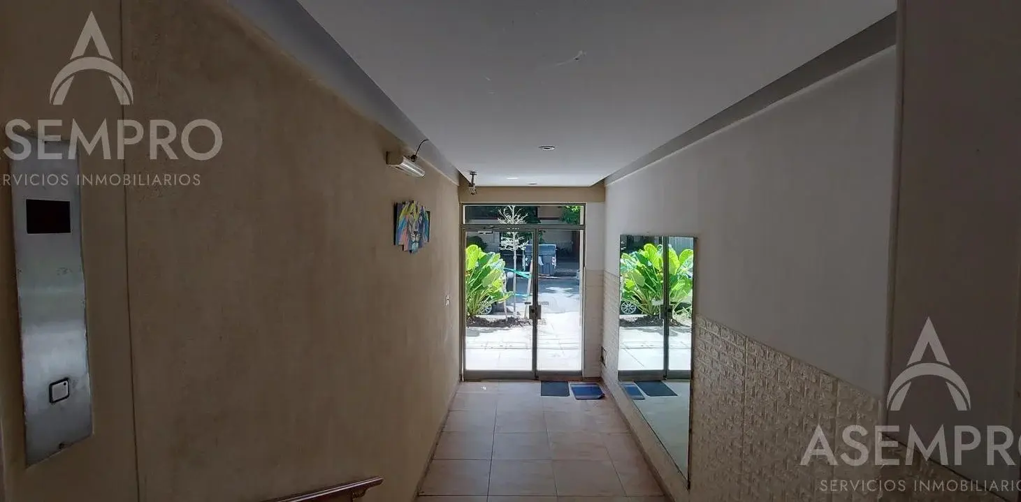 Departamento tres ambientes con balcón y cochera en venta en Villa Urquiza 5