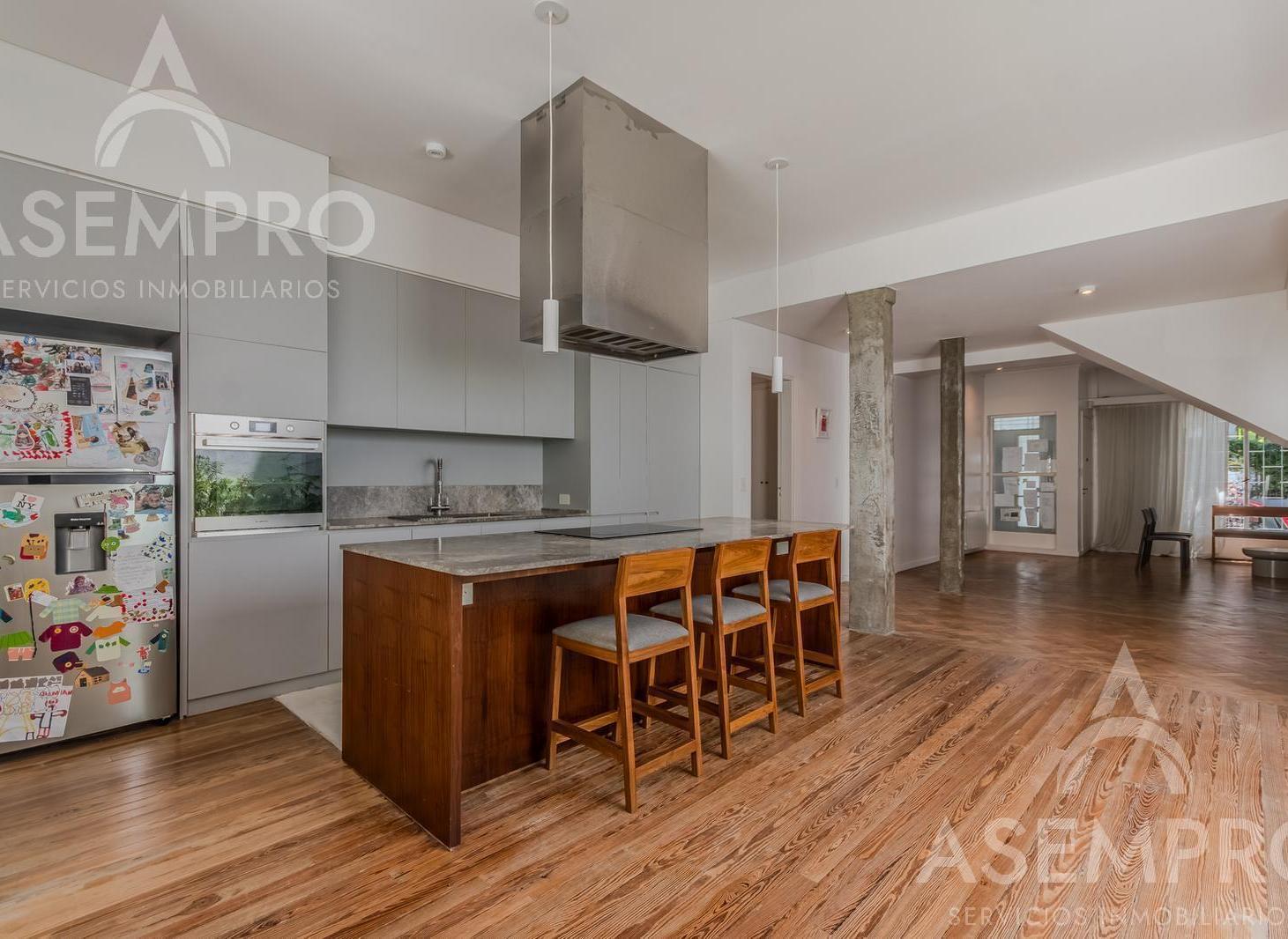 Venta Casa Reciclada- 5 ambientes- Jardín, terraza y pileta!