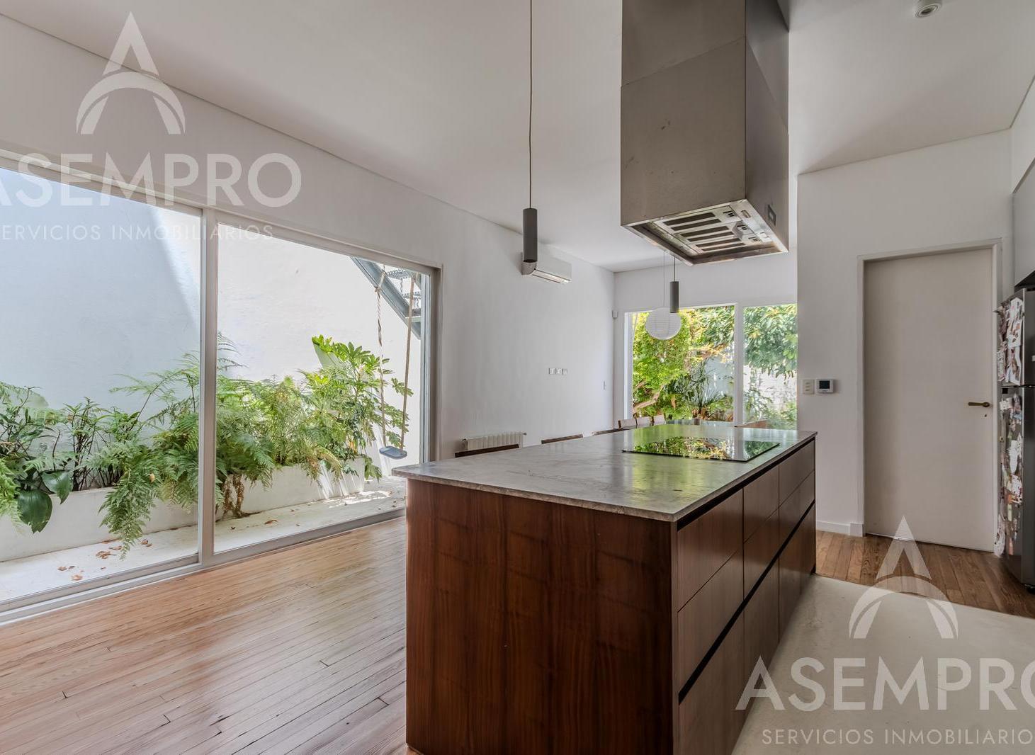 Venta Casa Reciclada- 5 ambientes- Jardín, terraza y pileta!