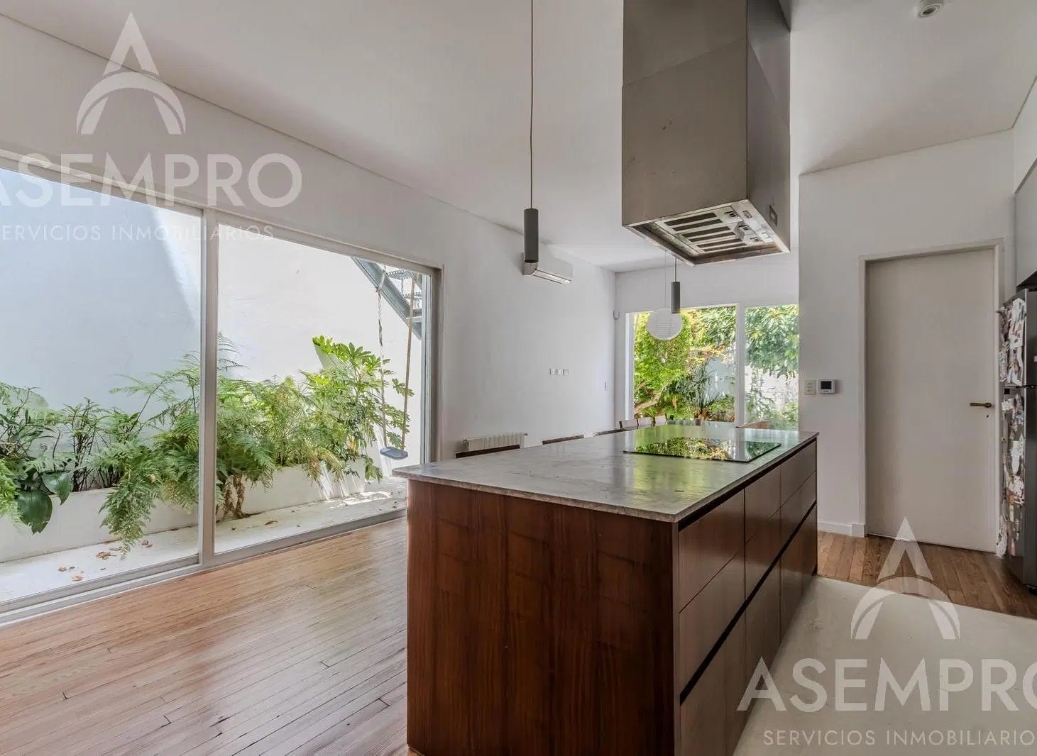 Venta Casa Reciclada- 5 ambientes- Jardín, terraza y pileta! 2