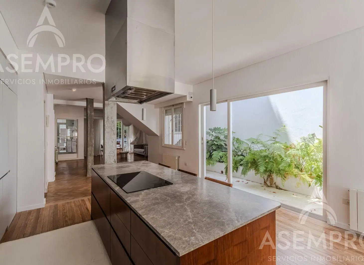 Venta Casa Reciclada- 5 ambientes- Jardín, terraza y pileta! 3