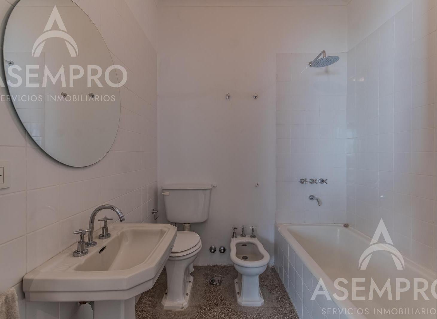 Venta Casa Reciclada- 5 ambientes- Jardín, terraza y pileta!