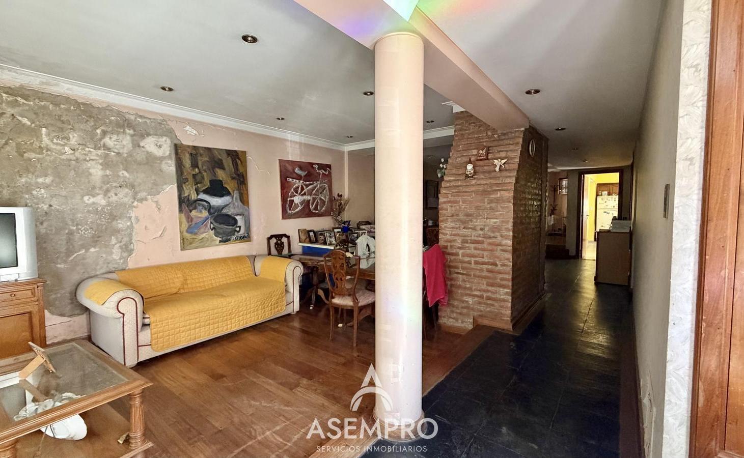 Foto de BARRIO PARQUE!! CASA EN VENTA 5 AMBIENTES CON JARDIN, PILETA Y QUINCHO, imagen 5