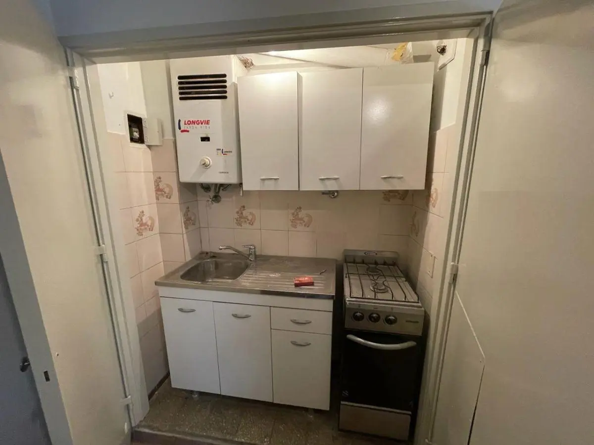 Monoambiente muy pequeño, a pasos Av. Rivadavia!!! 1