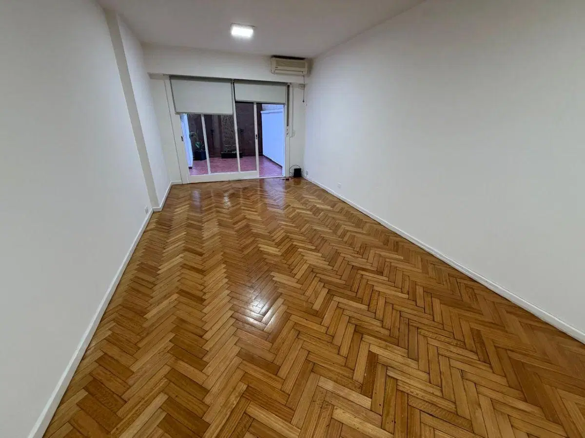 OPORTUNIDAD!!!MONOAMB EN PLANTA BAJA, CON HERMOSO PATIO!!! 8