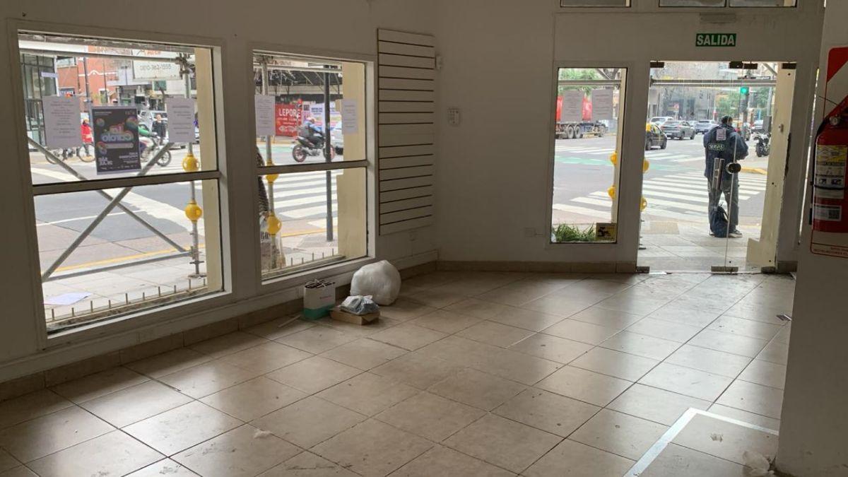 Foto de Imponente local en la esquina de Av. Córdoba y Billinghurst! Apto todo destino!!!, imagen 3