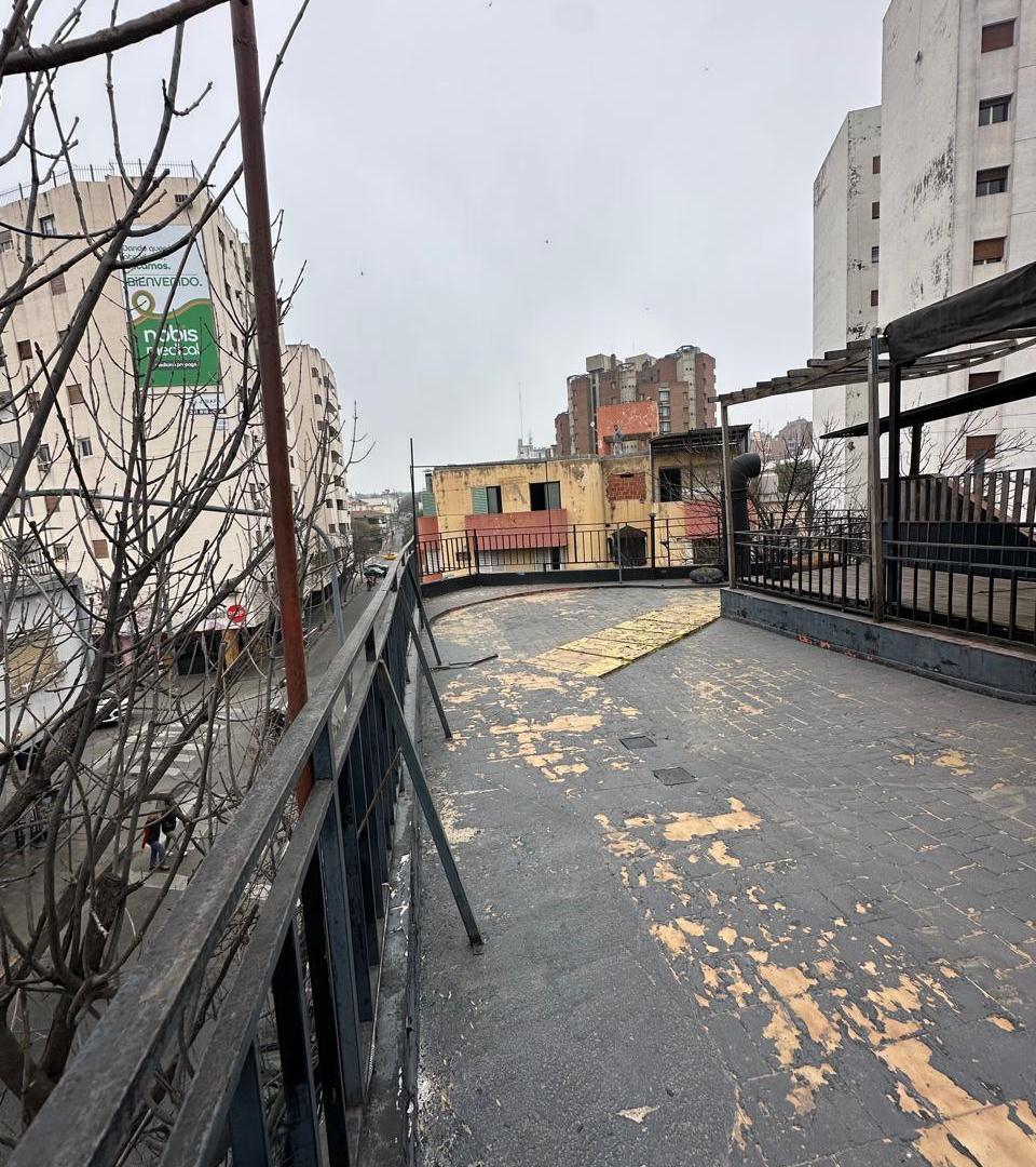 Foto de Importante Esquina Comercial en Venta Barrio Gemes, imagen 5