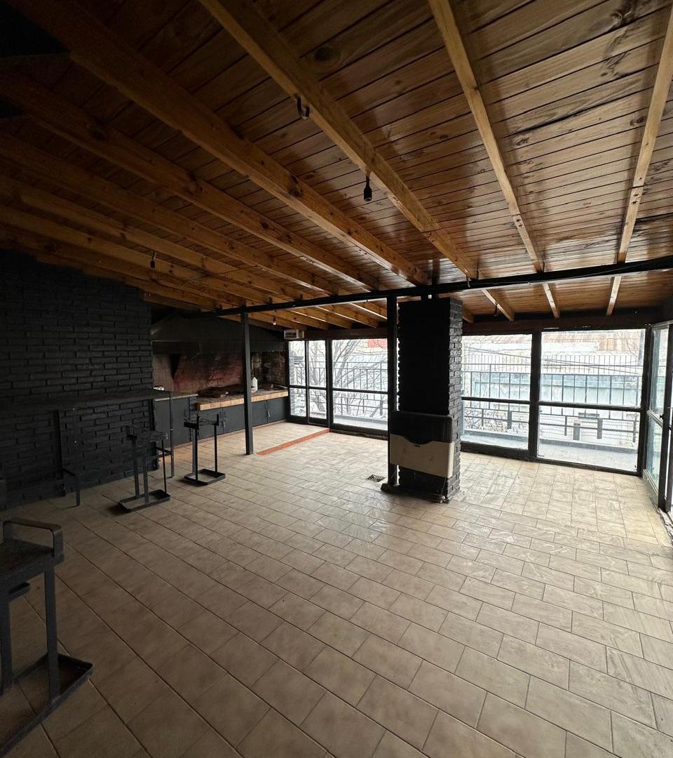 Foto de Importante Esquina Comercial en Venta Barrio Gemes, imagen 1