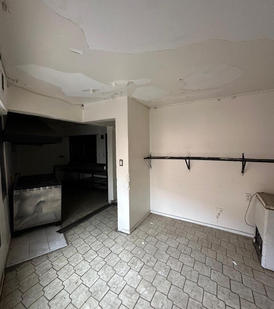 Foto de Importante Esquina Comercial en Venta Barrio Gemes, imagen 4