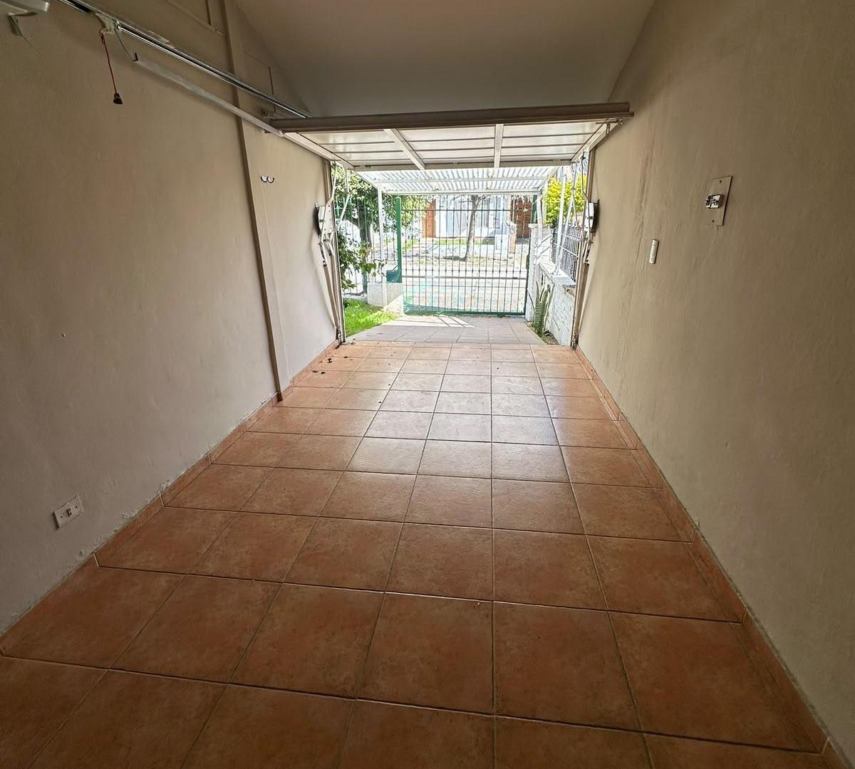 Foto de VENTA CASA 3 DORMITORIOS BARRIO URCA, imagen 3