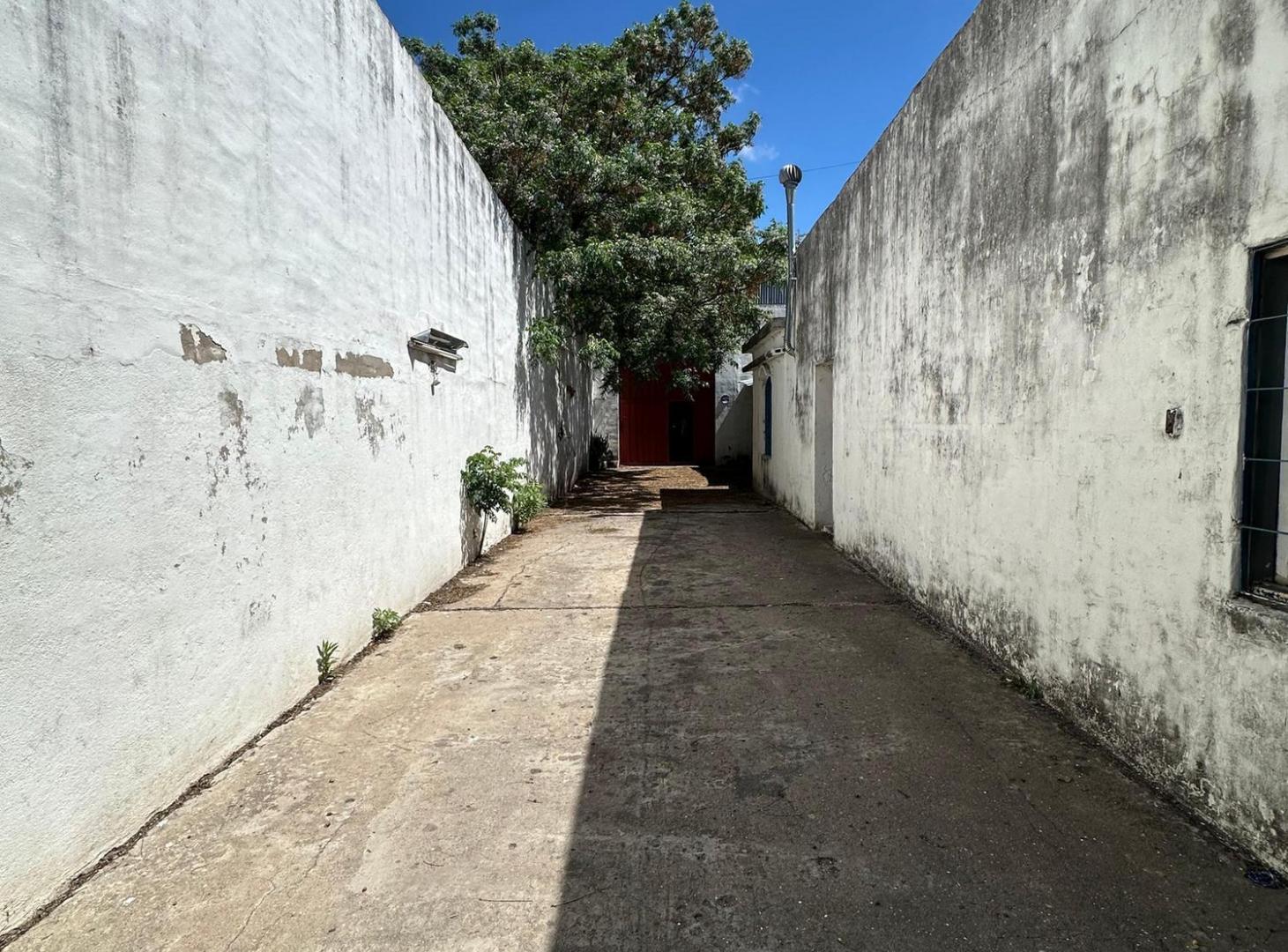 Foto de GALPÓN CON LOCAL EN VENTA BARRIO OBSERVATORIO, imagen 2