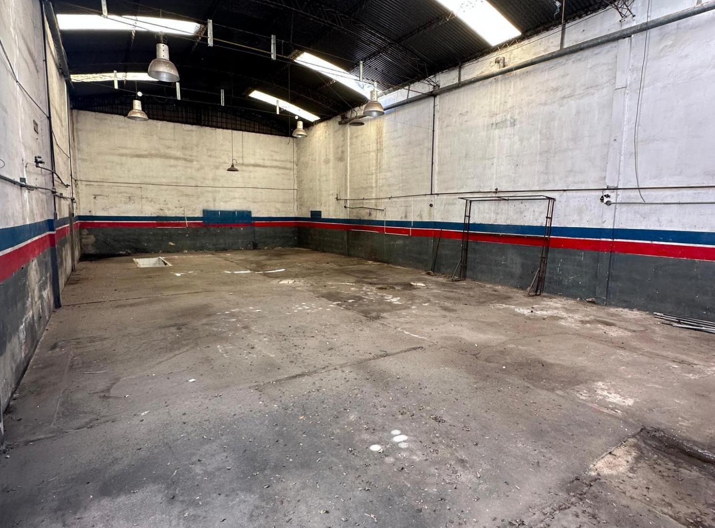 Foto de GALPÓN CON LOCAL EN VENTA BARRIO OBSERVATORIO, imagen 3